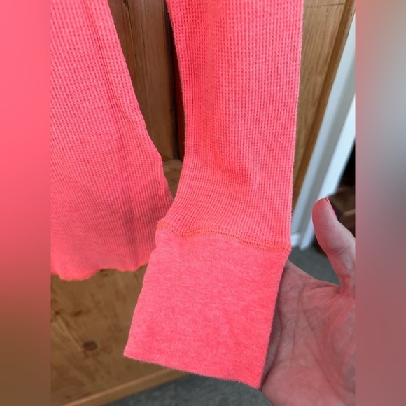 Old Navy Thermal Pajama Top Size Medium - Picture 7 of 9